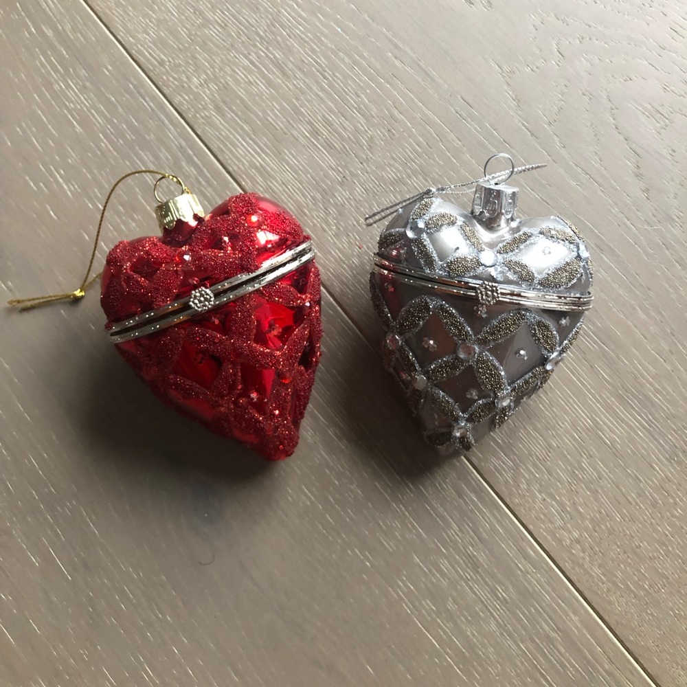 🚨Flash sale🚨 SILVER AND RED GLASS HEART TRINKET BOX ORNAMENTS